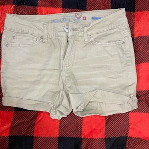 khaki/tan shorts